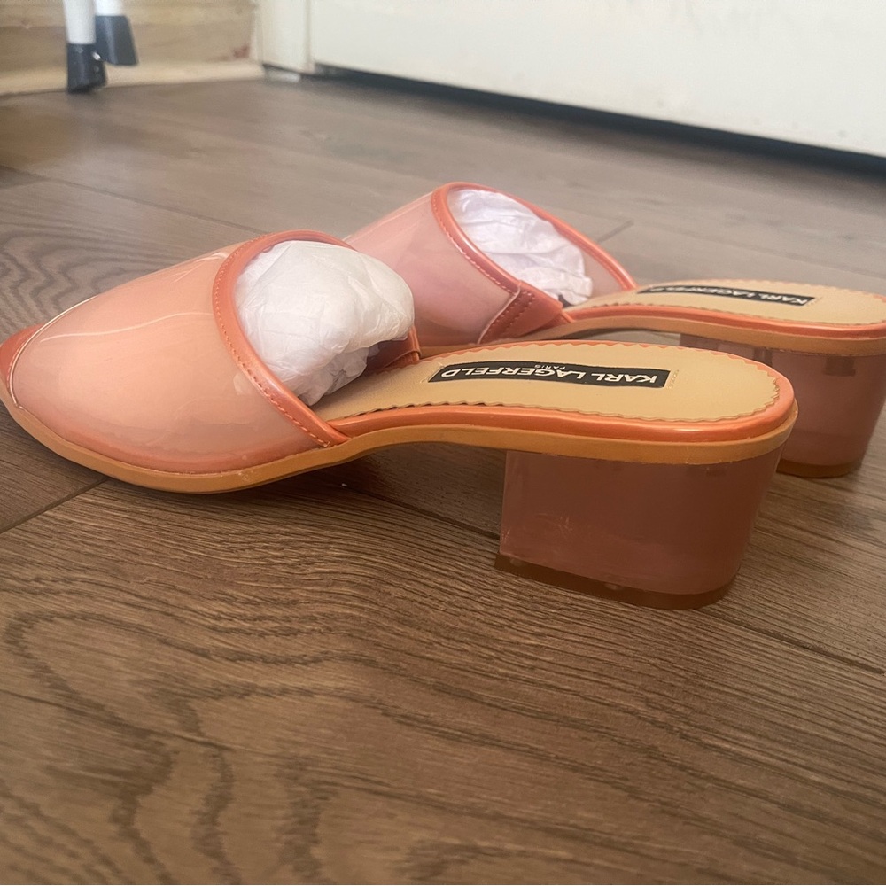 KARL LAGERFELD PARIS FAINA HEELED SANDALS IN CORAL